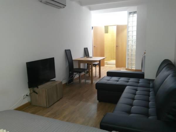 Spacious Doubleroom At Sants Appartement Barcelone